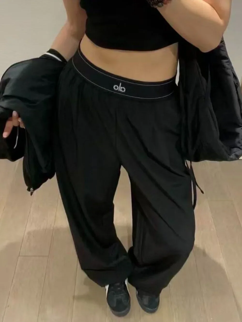 🏆ALO Yoga Relaxed Fit Suit Up Trouser Black, New with tags, Regular 30 inches